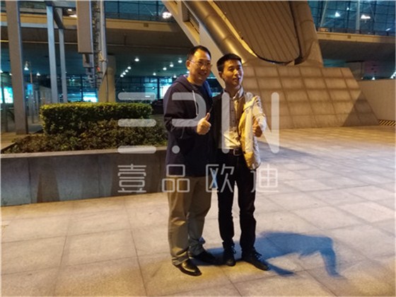 中央電視臺財經(jīng)評論員單仁博士來蓉,四川牛商常委集體接機(jī)